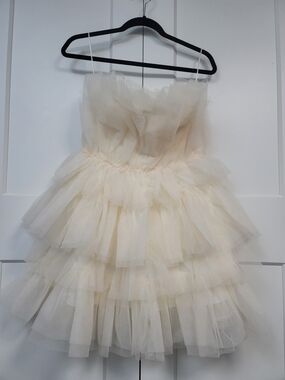MISS LOLA Strapless Tiered Tulle Mini Dress in Cream Medium